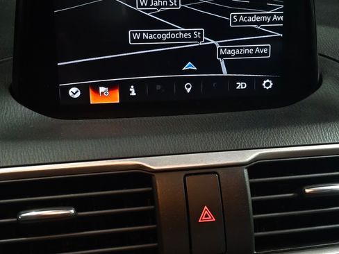 Used 2018 MAZDA MAZDA3 Touring image 17