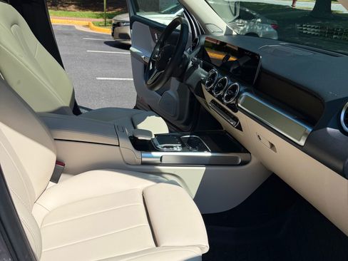 Used 2020 Mercedes-Benz GLB 250 4MATIC image 11
