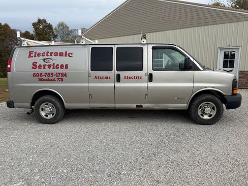Used 2003 Chevrolet Express 3500 Extended Van 3D image 10