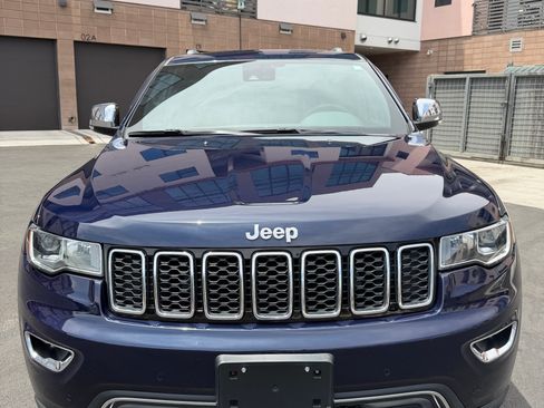 Used 2018 Jeep Grand Cherokee Limited AWD/4WD image 2