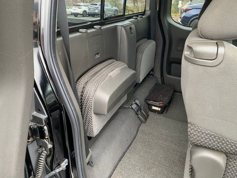 Used 2008 Nissan Frontier SE w/ SE Value Truck Pkg image 12