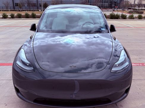 Used 2024 Tesla Model Y Performance image 6