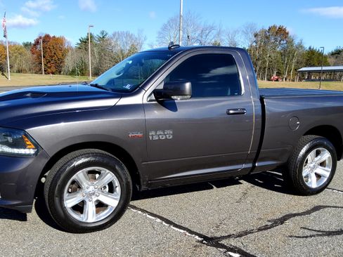 Used 2015 RAM 1500 Sport w/ Convenience Group image 8