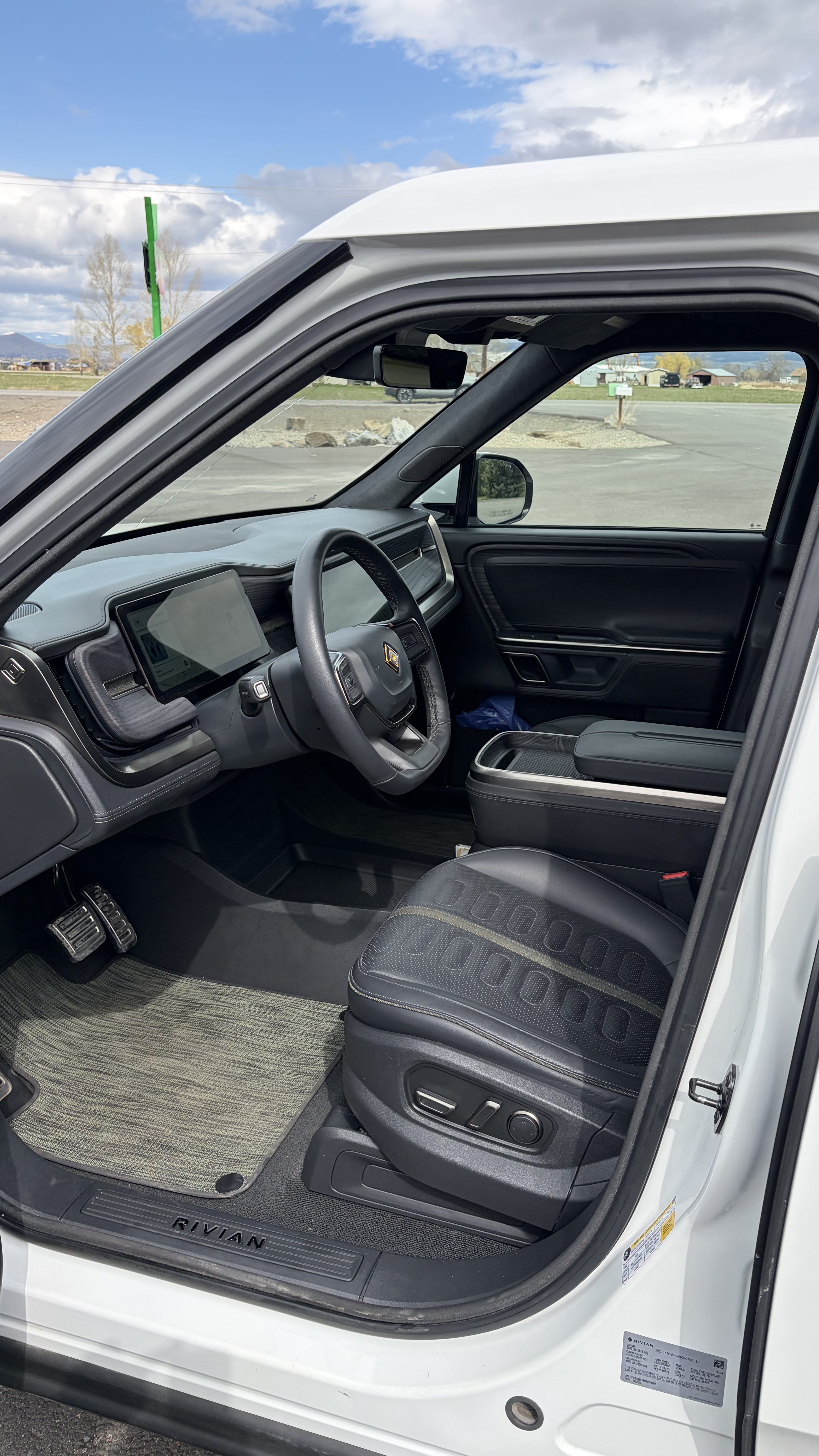 Used 2024 Rivian R1T Adventure Dual AWD/4WD image 21