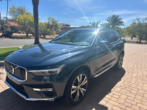 Used 2022 Volvo XC60 B5 Inscription w/ Protection Package image 4