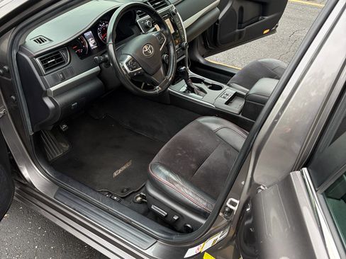 Used 2015 Toyota Camry XSE image 10