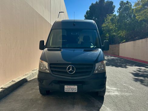 Used 2018 Mercedes-Benz Sprinter 2500 image 6
