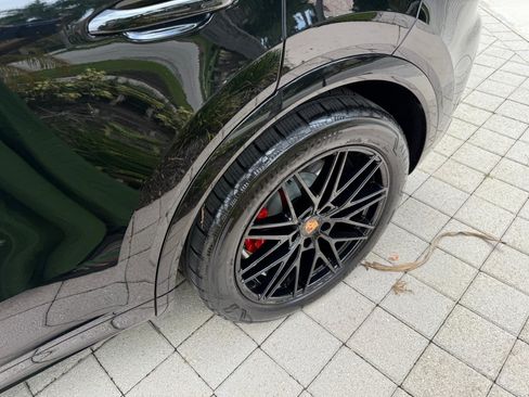 Used 2026 Porsche Cayenne AWD/4WD image 13