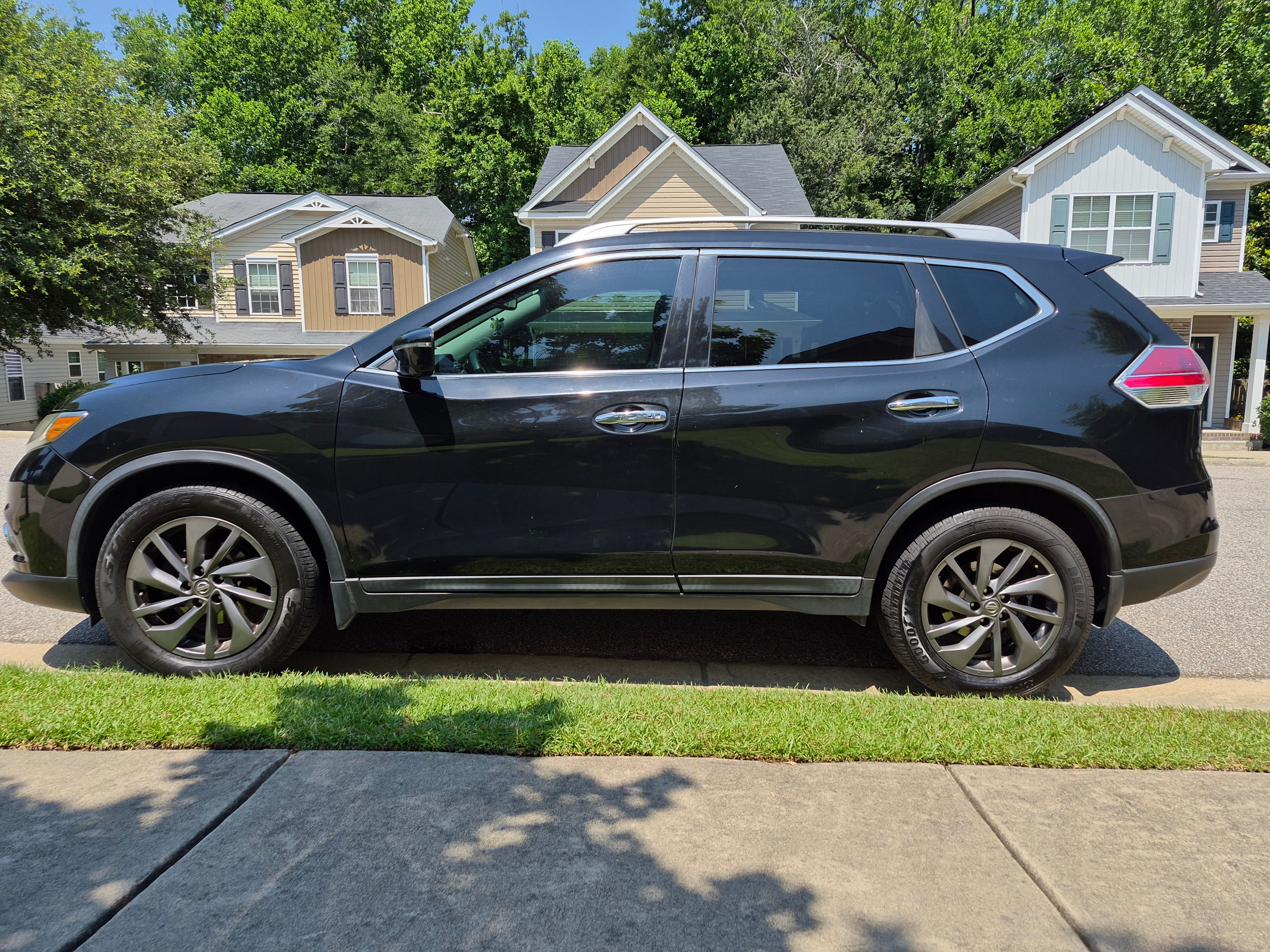 Used 2016 Nissan Rogue SL w/ SL Premium Package FWD image 1