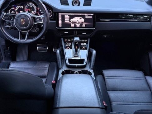 Used 2021 Porsche Cayenne S image 5