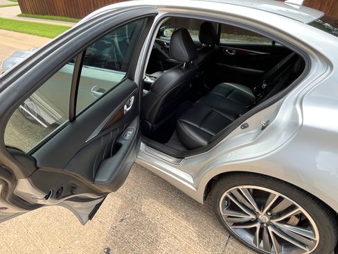 Used 2015 INFINITI Q50 Sport w/ Deluxe Touring Package image 17