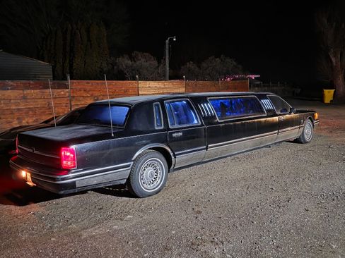 Used 1994 Lincoln Town Car Executive image 1