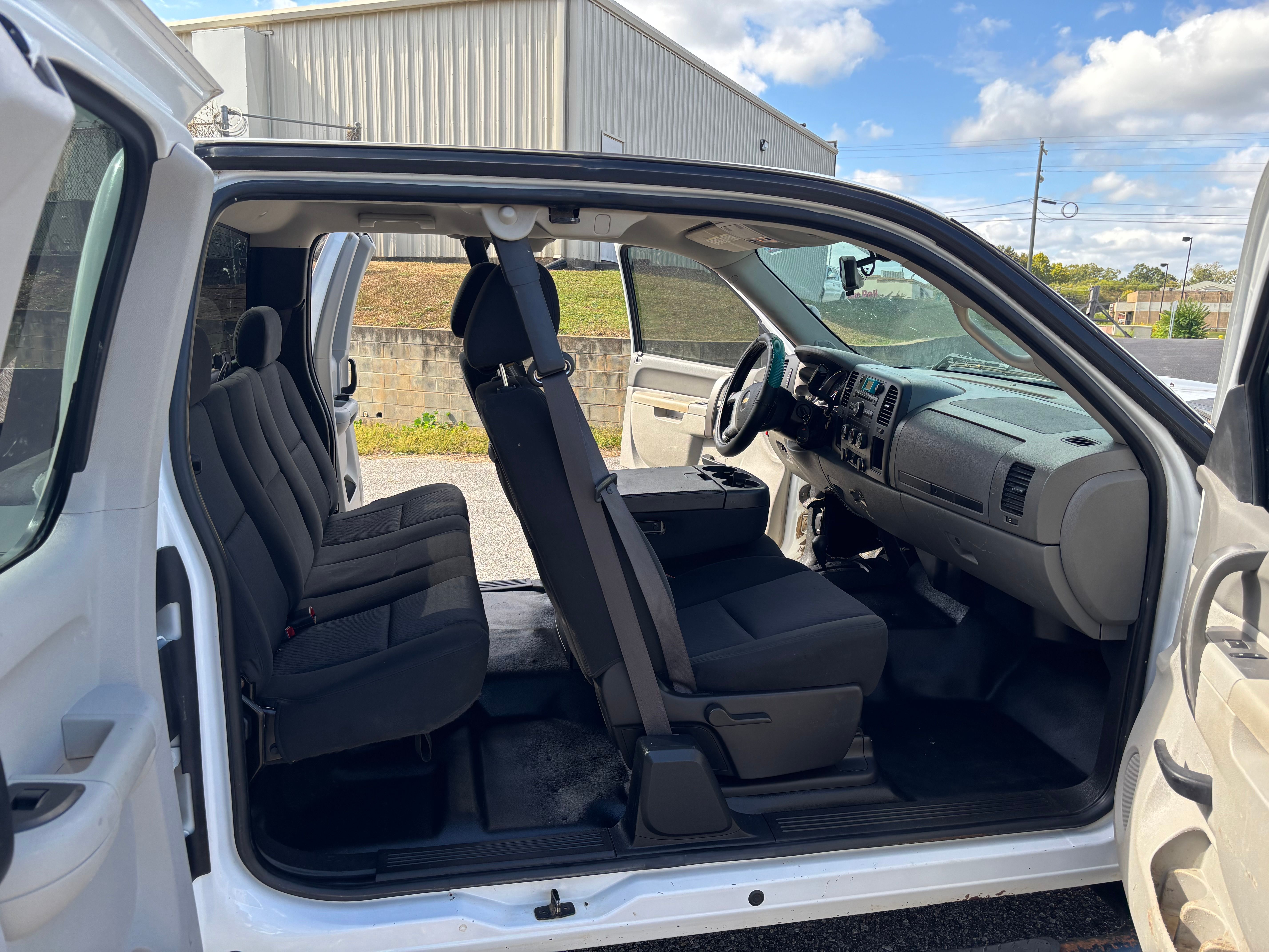 Used 2011 Chevrolet Silverado 2500 W/T AWD/4WD image 9