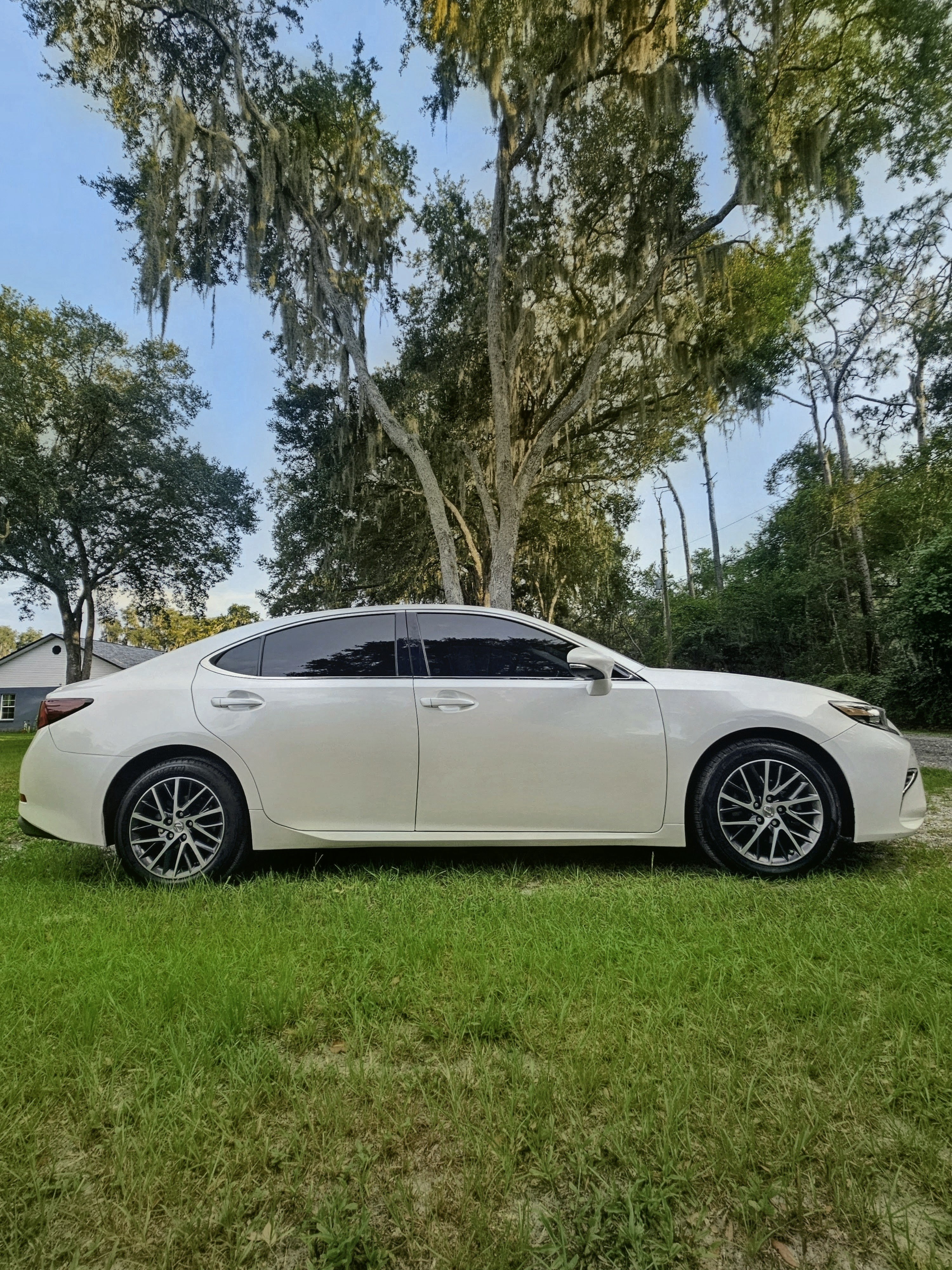 Used 2017 Lexus ES 350 w/ Navigation System Package FWD image 1