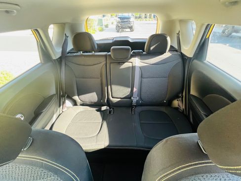 Used 2015 Kia Soul + FWD image 8