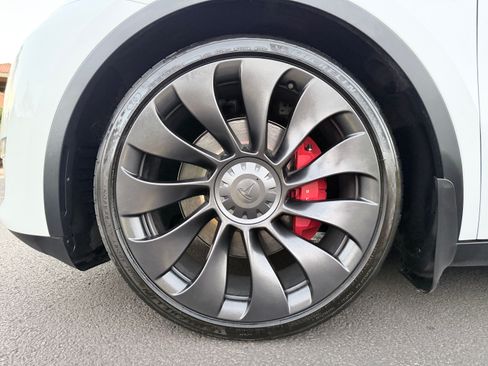 Used 2023 Tesla Model Y Performance AWD/4WD image 26