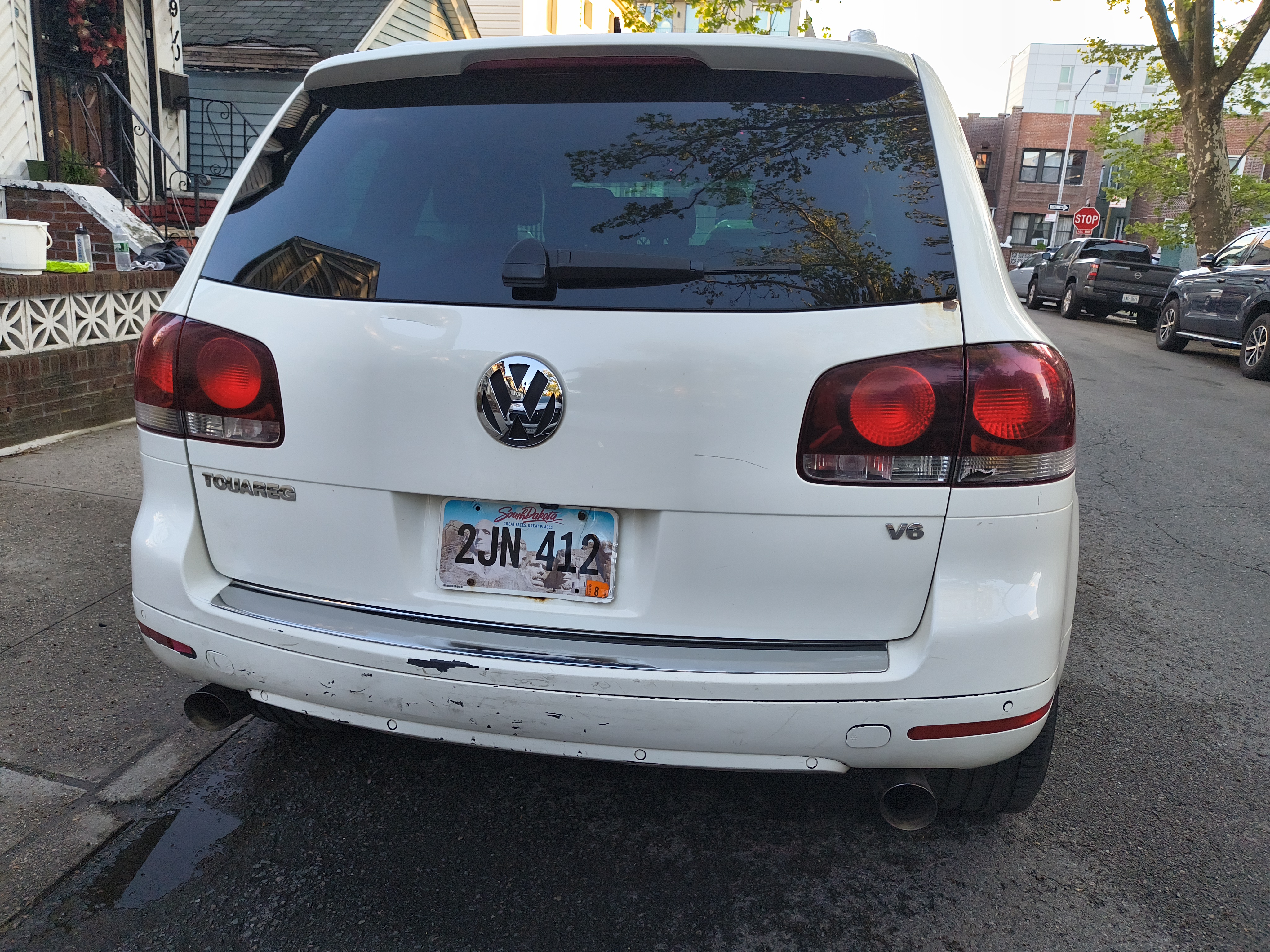 Used 2009 Volkswagen Touareg VR6 AWD/4WD image 2