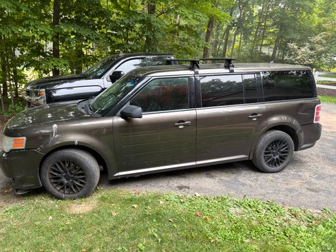 Used 2011 Ford Flex SE FWD image 1