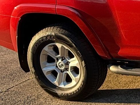 Used 2014 Toyota 4Runner SR5 image 11