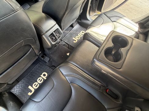 Used 2014 Jeep Cherokee Limited AWD/4WD image 10