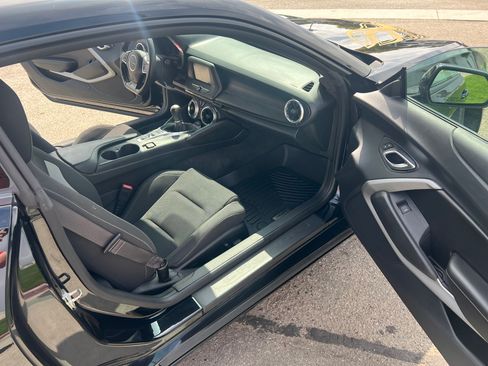 Used 2016 Chevrolet Camaro LT image 9