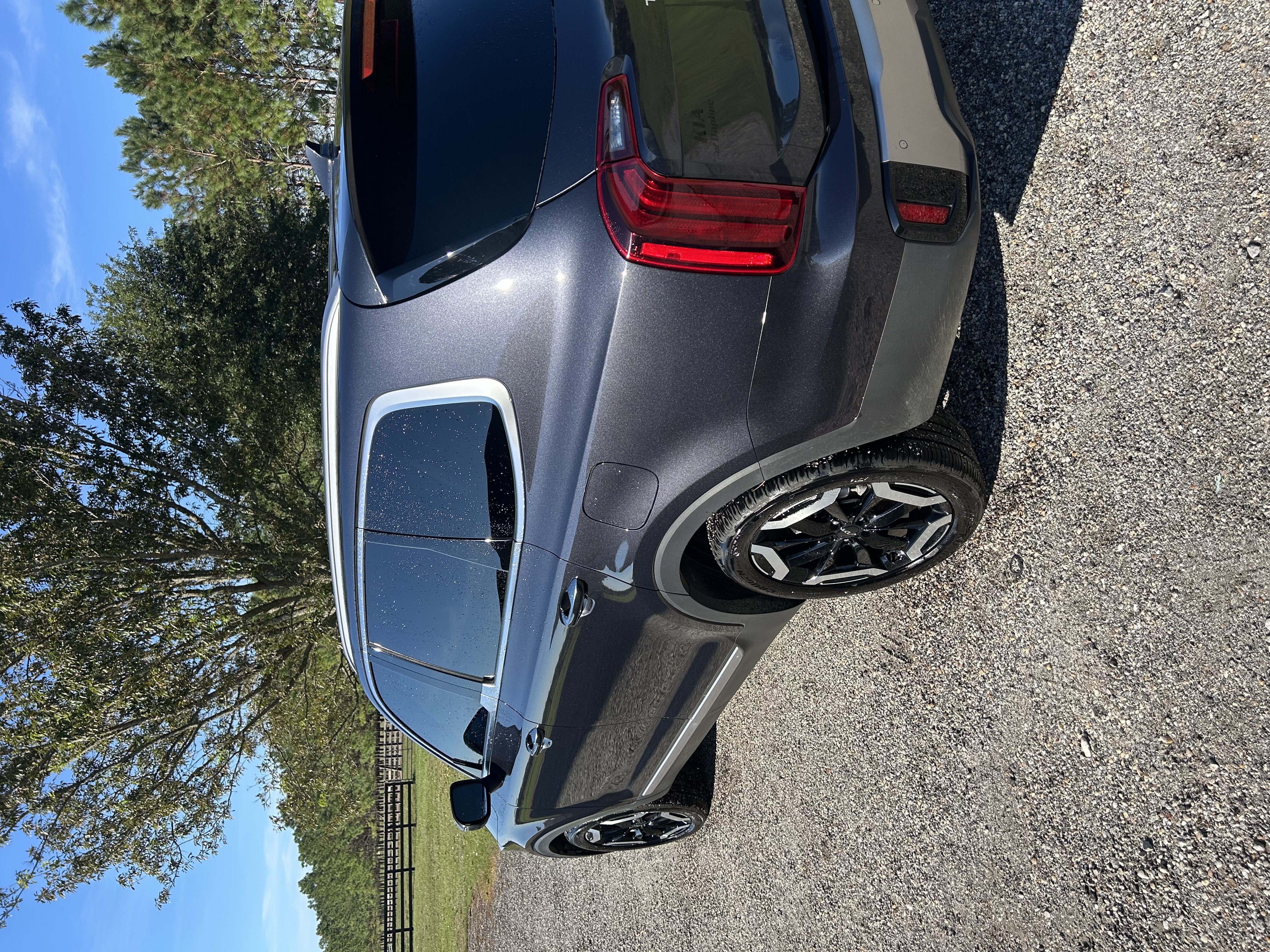 Used 2025 Kia Telluride S FWD image 9