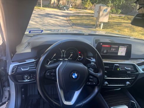 Used 2019 BMW 540i w/ Convenience Package image 2