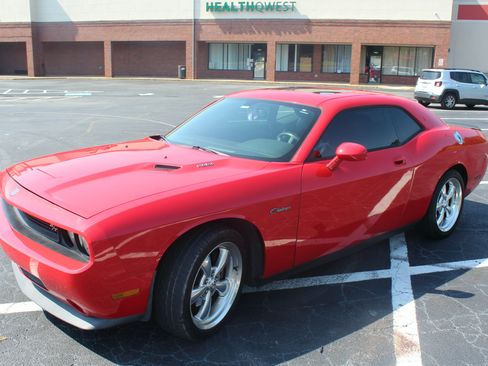 Used 2010 Dodge Challenger R/T image 10
