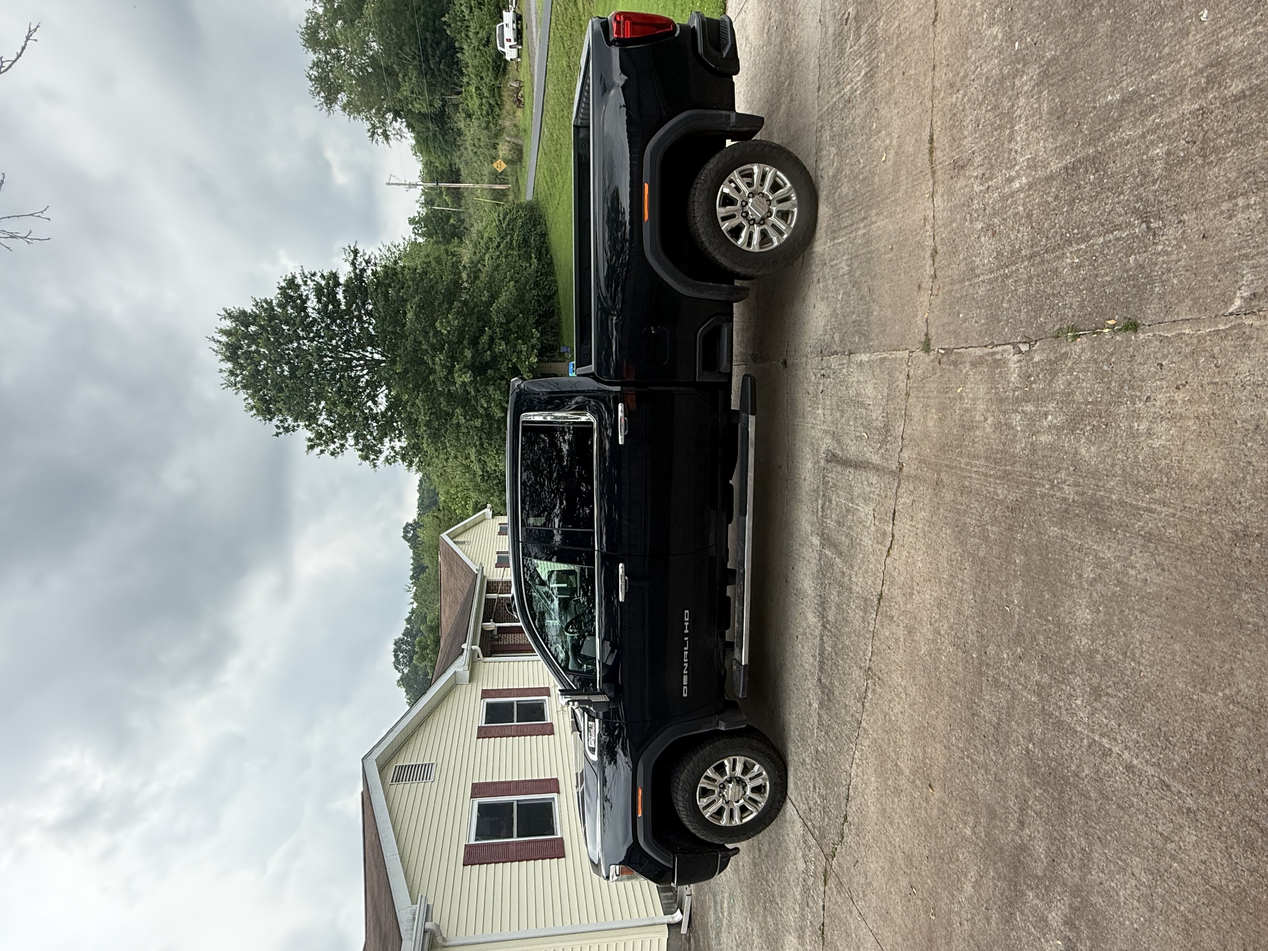 Used 2020 GMC Sierra 2500 Denali w/ Technology Package AWD/4WD image 2