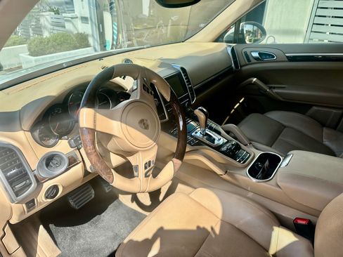 Used 2012 Porsche Cayenne S image 6