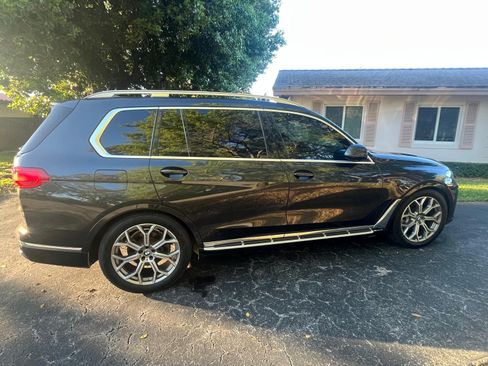 Used 2022 BMW X7 xDrive40i w/ Premium Package AWD/4WD image 5