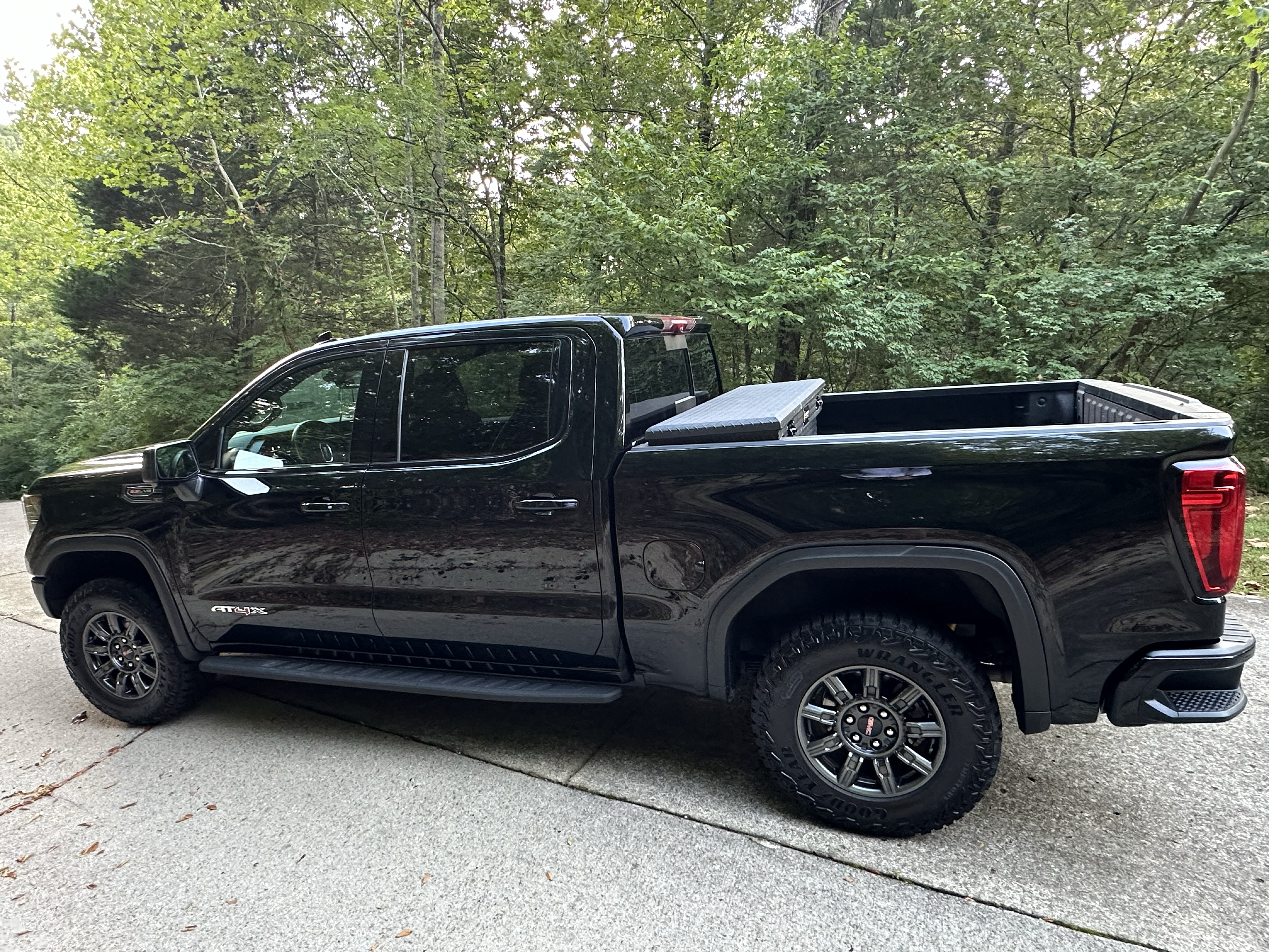 Used 2024 GMC Sierra 1500 AT4X AWD/4WD image 5