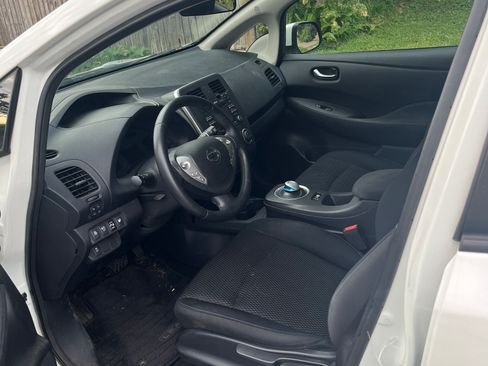 Used 2015 Nissan Leaf S w/ Charge Package FWD image 9