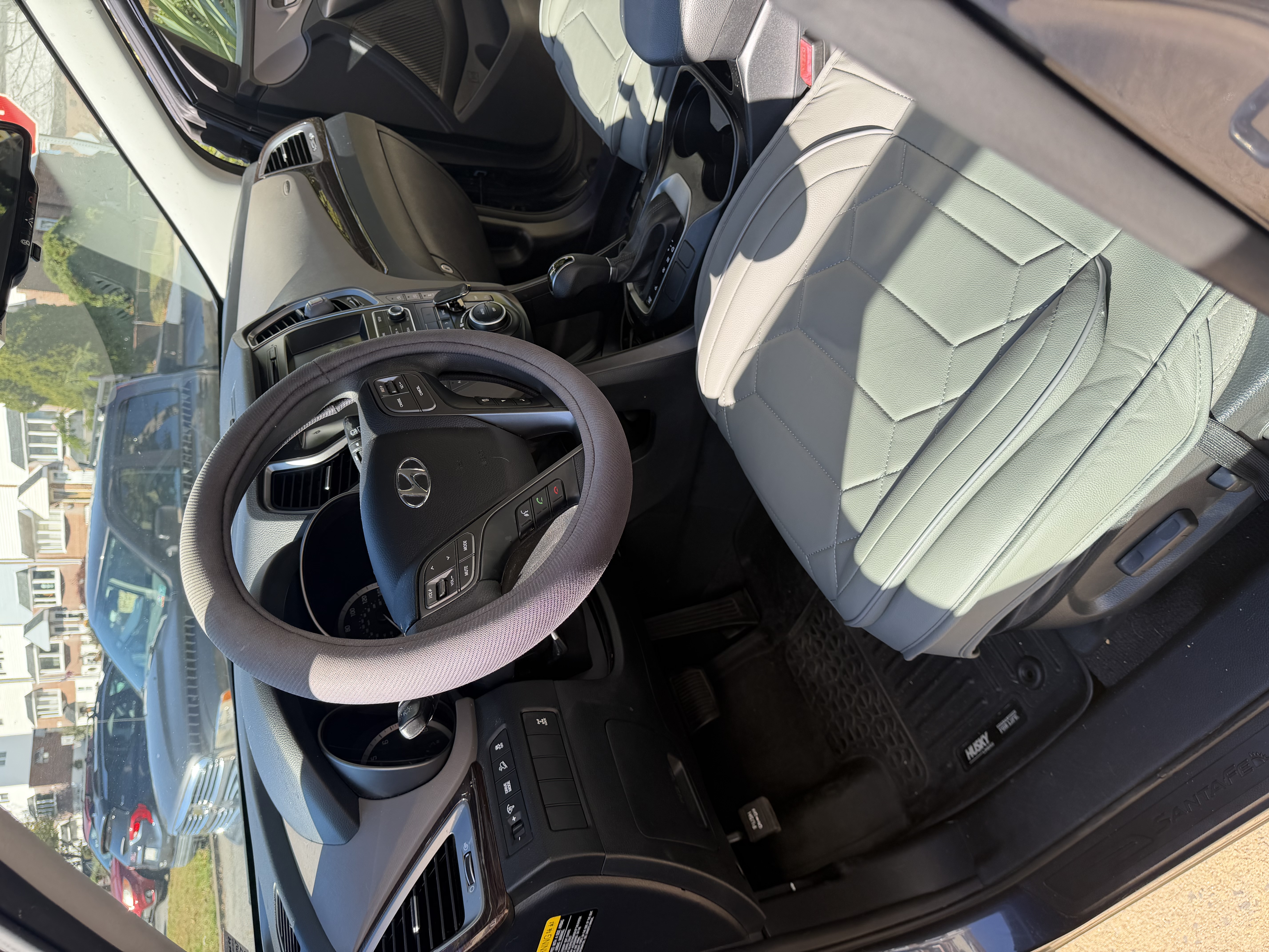 Used 2017 Hyundai Santa Fe SE AWD/4WD image 2