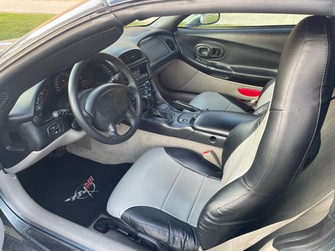 Used 2004 Chevrolet Corvette Coupe w/ Preferred Equipment Group image 9