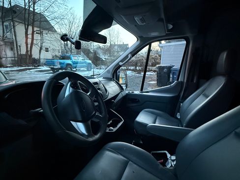 Used 2018 Ford Transit 250 148 Medium Roof image 9