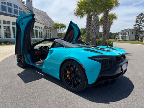Used 2025 McLaren Artura Spider RWD image 10