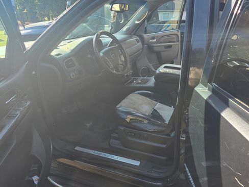 Used 2011 GMC Yukon Denali image 4