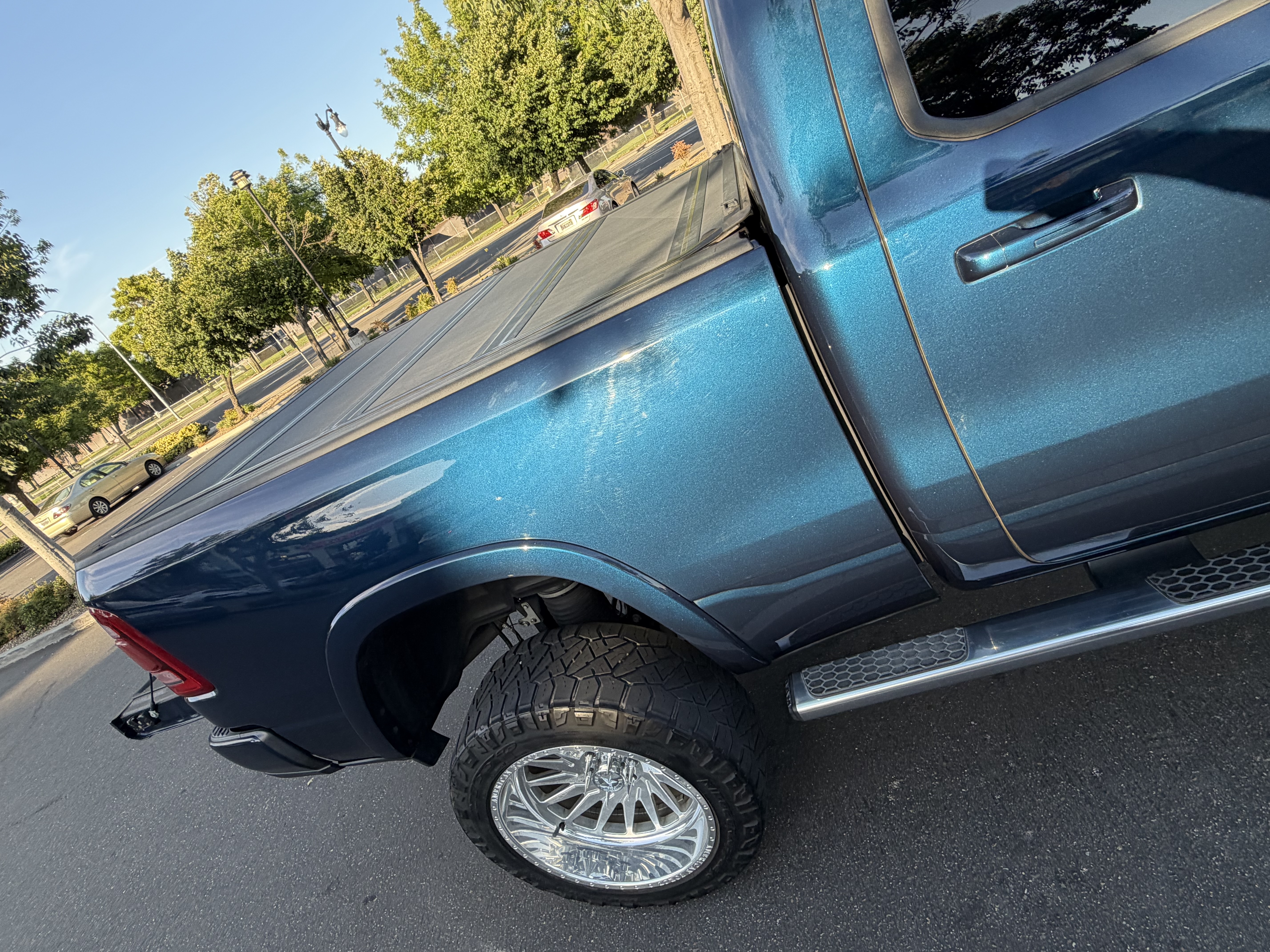 Used 2019 RAM 1500 Laramie w/ Sport Appearance Package AWD/4WD image 4