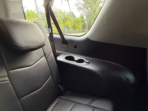 Used 2019 Cadillac Escalade ESV Premium Luxury AWD/4WD image 16