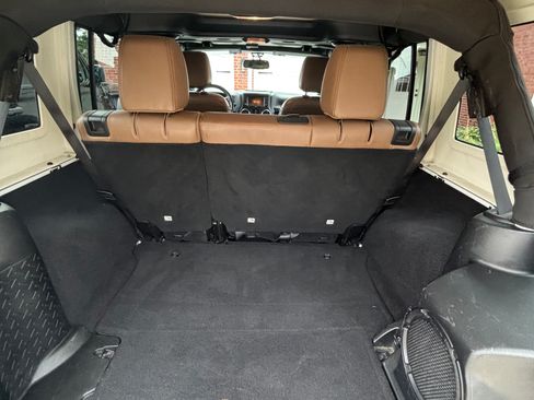 Used 2013 Jeep Wrangler Unlimited Sahara AWD/4WD image 13