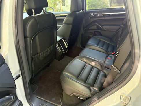Used 2013 Porsche Cayenne S AWD/4WD image 12