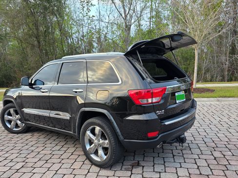 Used 2011 Jeep Grand Cherokee Limited w/ Luxury Group II image 16