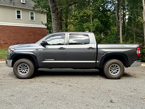 Used 2020 Toyota Tundra SR5 w/ TRD Off-Road Package AWD/4WD image 5