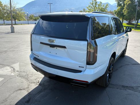 Used 2026 Cadillac Escalade Platinum Sport w/ LPO, ONYX Package AWD/4WD image 8