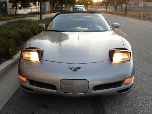 Used 1999 Chevrolet Corvette Convertible w/ Memory Pkg RWD image 10