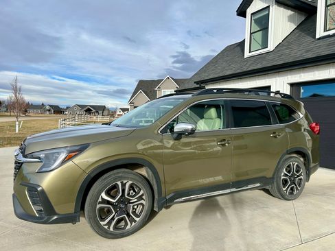 Used 2023 Subaru Ascent Limited w/ Technology Package image 4