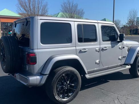 Used 2020 Jeep Wrangler Unlimited Sahara image 9