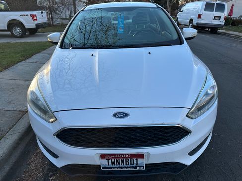 Used 2015 Ford Focus SE image 2