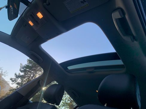 Used 2020 Volkswagen Golf 4-Door image 17